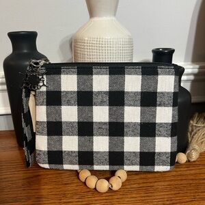 Talbots -Black and White Flannel Buffalo Check Women's Wristlet NWT ❄️